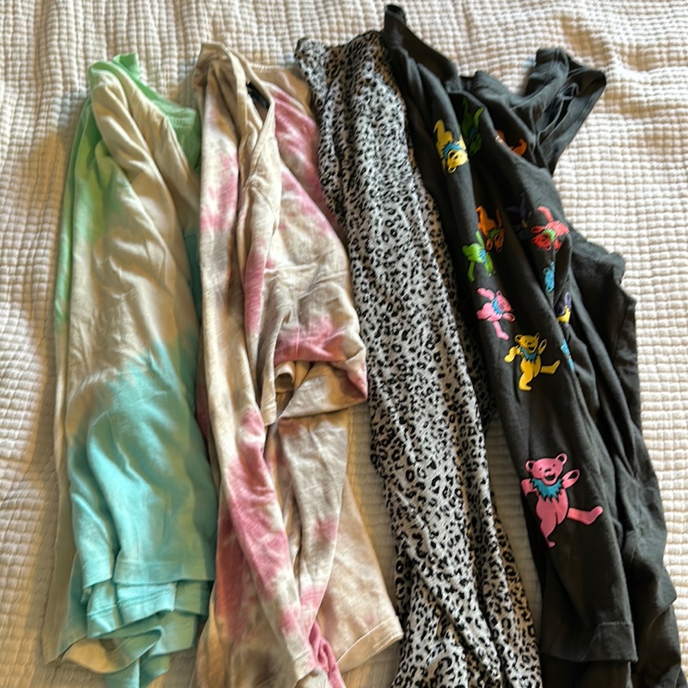 Three old navy t-shirts with free gift 🎁